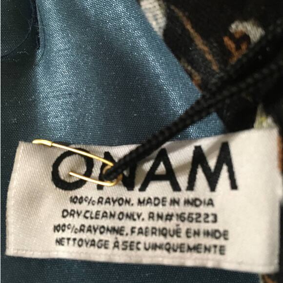 NWT "In Bloom" Scarf by Onam, Beautiful Floral Scarf Made From Bamboo Rayon - Picture 3 of 4